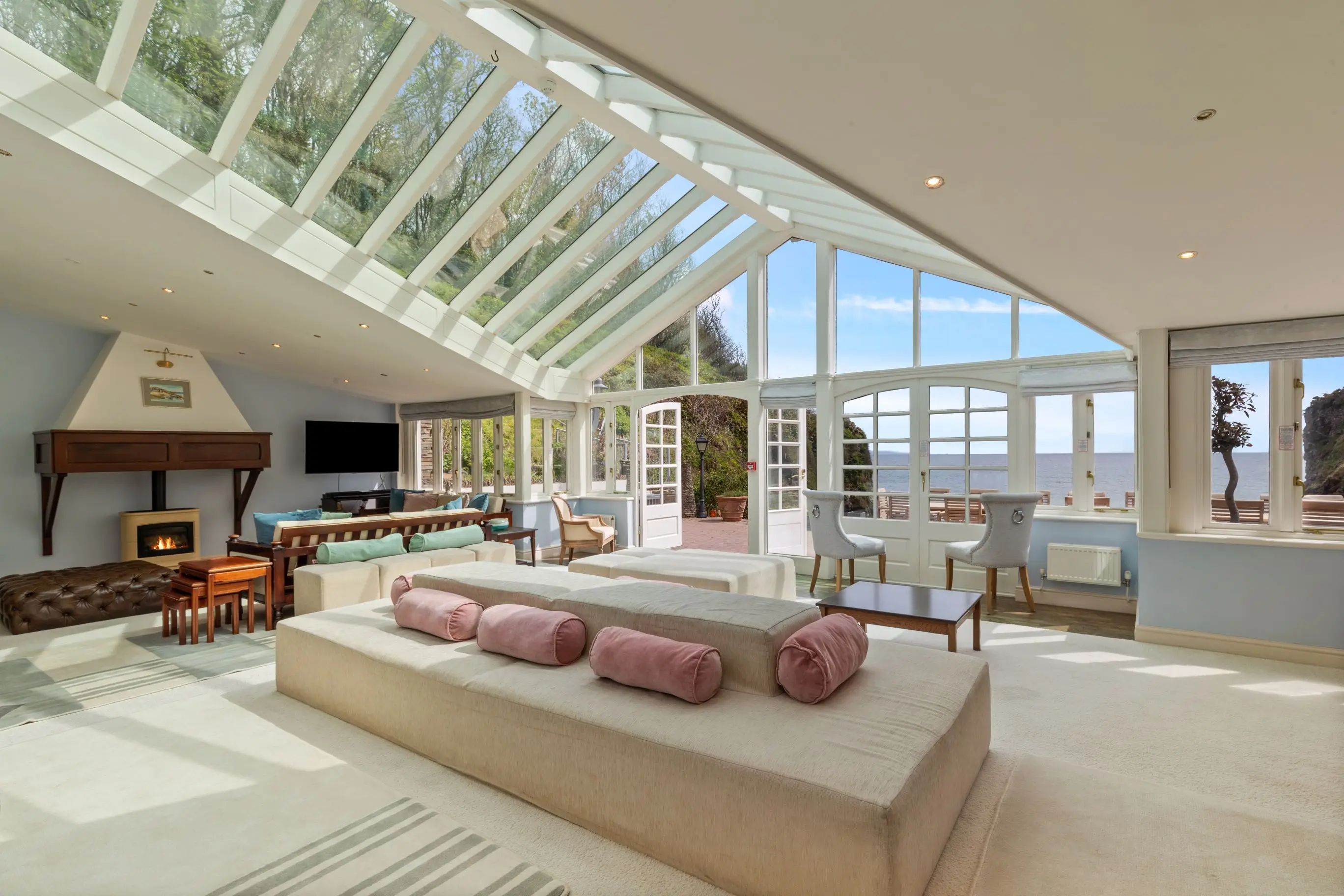 group accommodation to rent in Wales